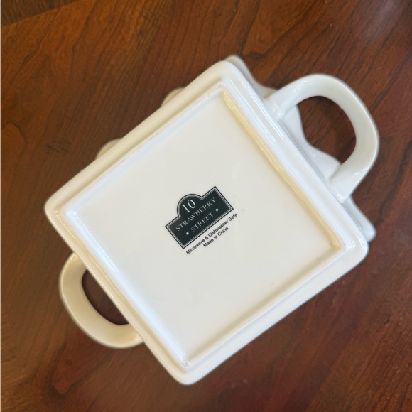 10 Strawberry Street White porcelain ruffle edge serving bowl - Picture 2 of 3